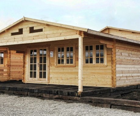 Drevený záhradný domček MONTE CARLO – neošetrené drevo na výstavnej ploche