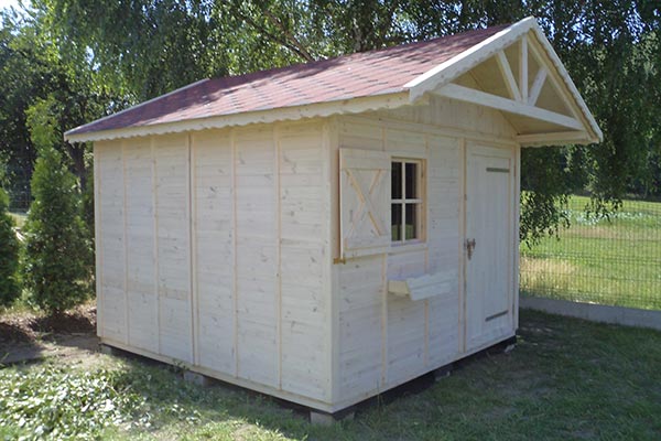 Drevený záhradný domček KARPATY – svetlý domček s červenou strechou