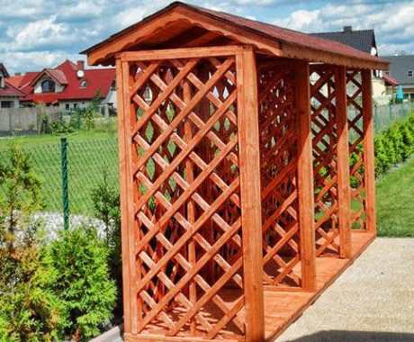 Dreváreň ODRA – bočný pohľad pri plote so záhradou