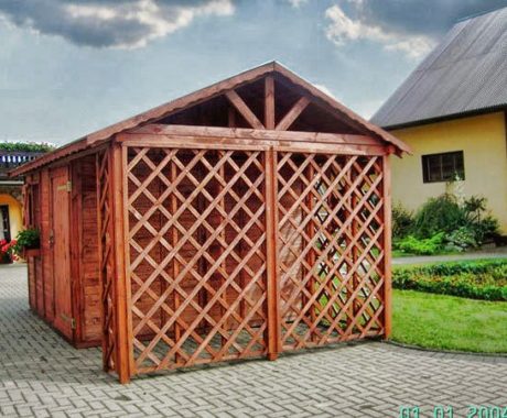 Dreváreň RYN – čelný pohľad na mrežovú pergolu