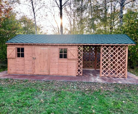 Dreváreň LABE – čelný pohľad s otvorenými okenicami
