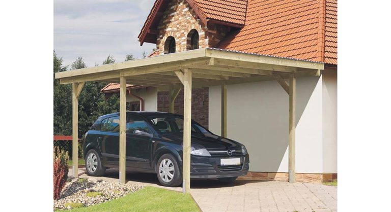 Drevený prístrešok pre auto BASIC – so zaparkovaným autom pri dome