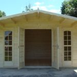 Drevený záhradný domček MARBELLA – čelný pohľad s otvorenými dvojkrídlovými dverami