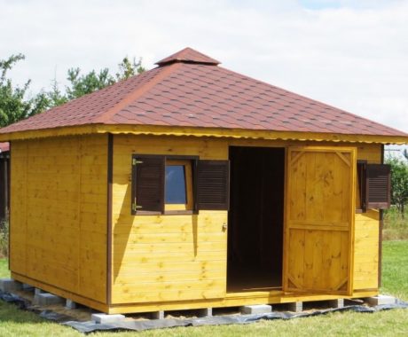 Drevený záhradný domček GERLACH – otvorené dvojkrídlové dvere, žltý náter