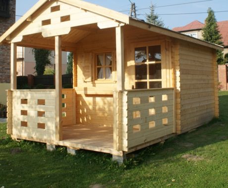 Drevený záhradný domček RIGA – pohľad zo záhrady pri plote