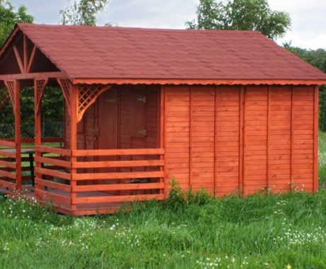 Drevený záhradný domček MAGURA – bočný pohľad na trávniku