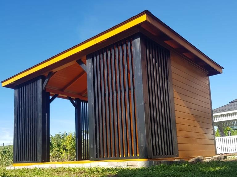 Drevený altánok ARKANSAS – s plochou strechou a žltým lemom
